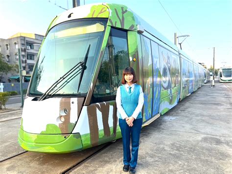 輕軌成圓|高雄輕軌成圓亮點！路過綠巨人隧道、發現候車站巧思，看見城市。